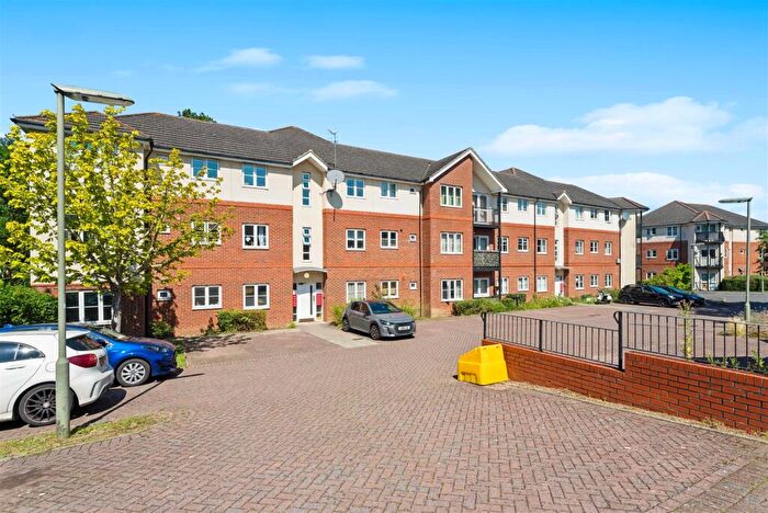 2 Bedroom Flat For Sale In School Meadow, Guildford, GU2