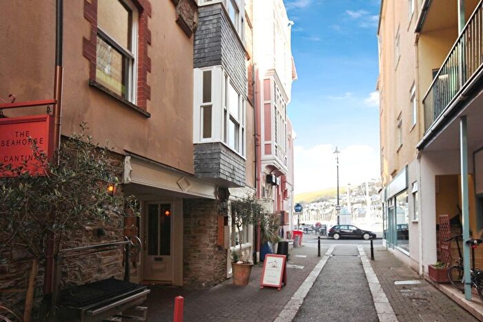 2 Bedroom Flat For Sale In Raleigh Street, Dartmouth, TQ6