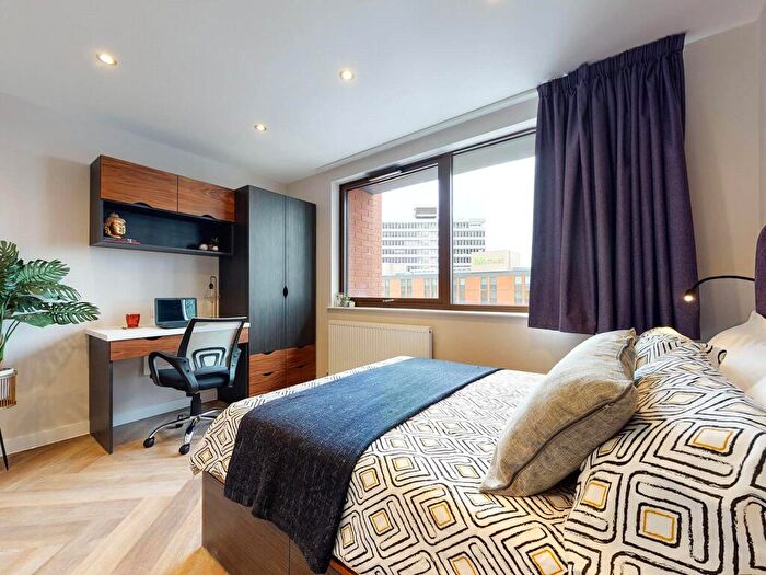 2 Bedroom Apartment To Rent In Apt, Live Oasis Wade Lane #, LS2