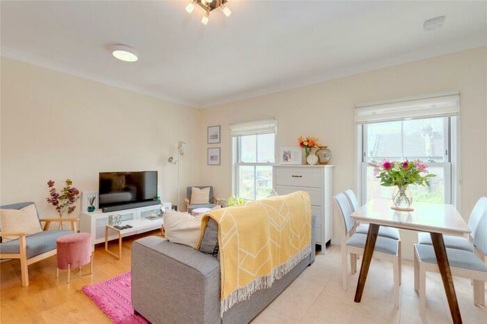 2 Bedroom Flat To Rent In Lichfield Road, Cricklewood, NW2