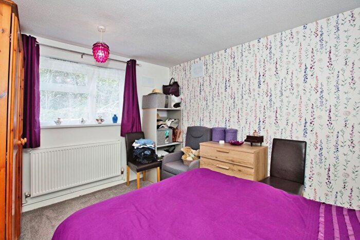 2 Bedroom Flat For Sale In Taranto Hill, Ilchester, Somerset, BA22