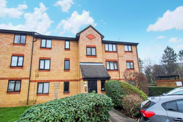 Studio To Rent In Dehavilland Close, Northolt, Middlesex UB5