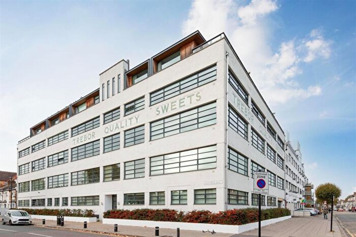 2 Bedroom Apartment For Sale In Shaftesbury Road, Forest Gate, E7