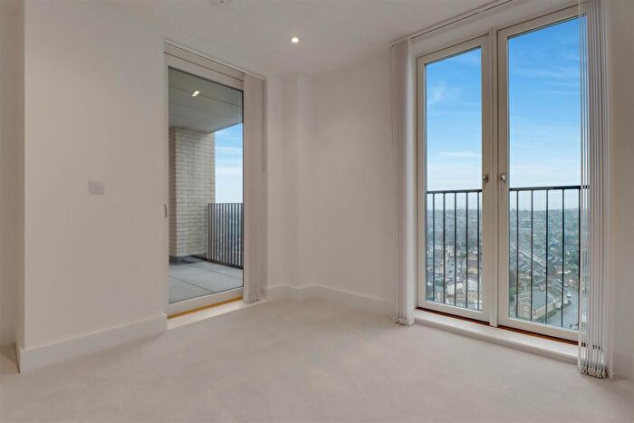 2 Bedroom Flat To Rent In Herne Hill Road, London, SE24