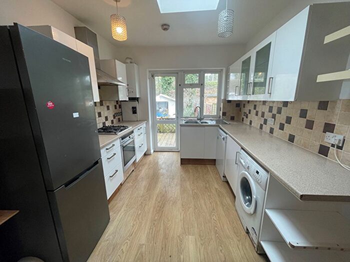 4 Bedroom Terraced House To Rent In Oakdale Road, Harringey, N4