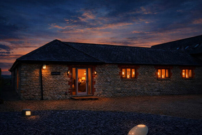 4 Bedroom Barn Conversion For Sale In Hungate End Farm, Milton Keynes, MK19