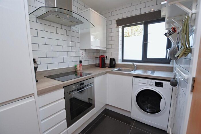 1 Bedroom Flat For Sale In London Road, Mitcham, CR4