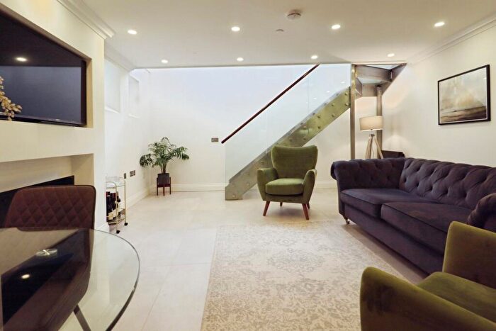 1 Bedroom Apartment For Sale In Mount Stuart Square, Cardiff, CF10