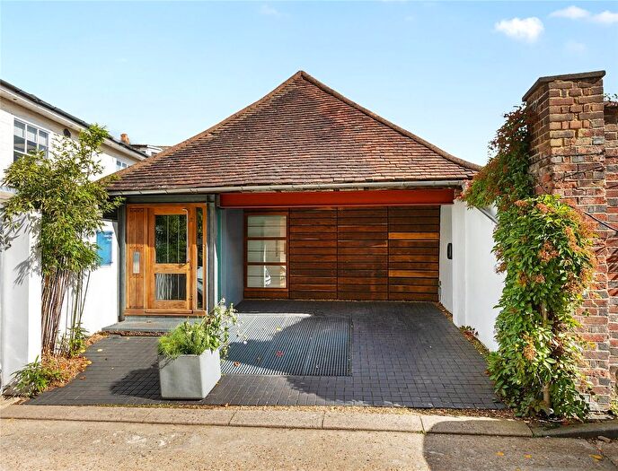 2 Bedroom Town House For Sale In South Park, Sevenoaks, Kent, TN13