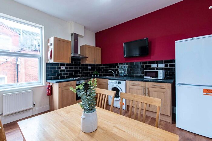 4 Bedroom Flat To Rent In Foxhall Road, Nottingham, NG7