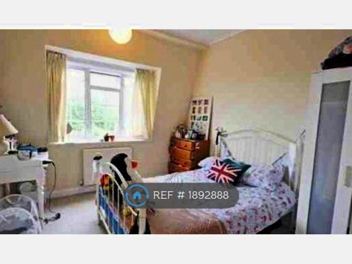 3 Bedroom Maisonette To Rent In Carmichael Court, Barnes, SW13