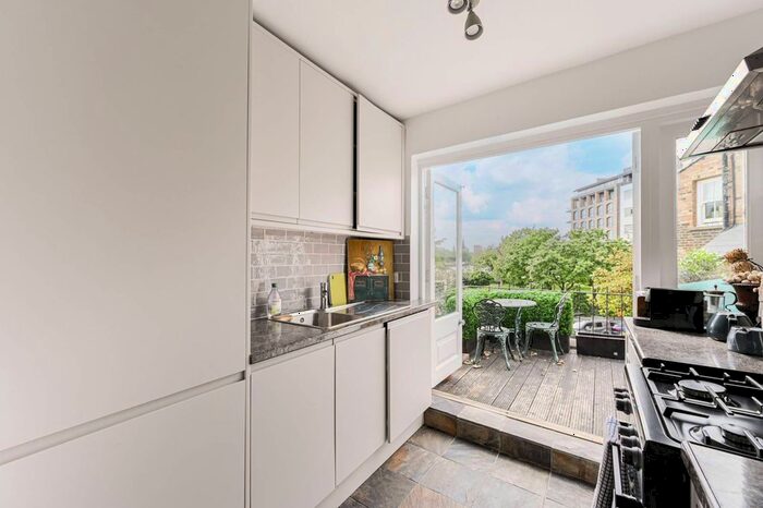 2 Bedroom Maisonette To Rent In Cremorne Road, Chelsea, London, SW10