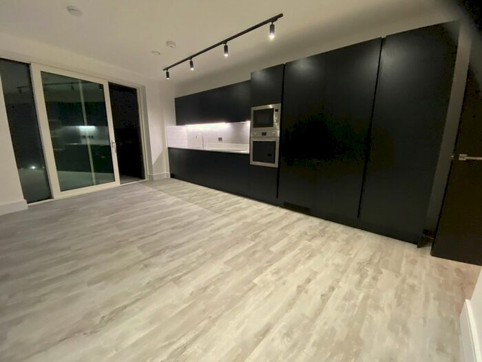 2 Bedroom Flat To Rent In Icon Tower, Portal Way, W3