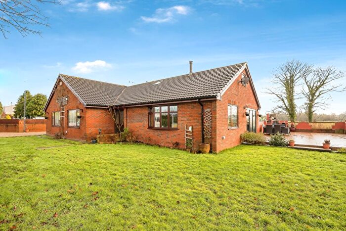 4 Bedroom Bungalow For Sale In Bowling Bank, Wrexham, LL13