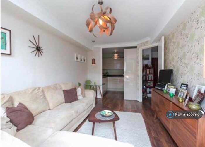 1 Bedroom Flat To Rent In Leabank Square, London, E9