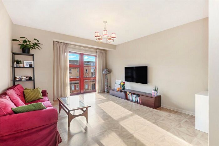 2 Bedroom Flat For Sale In Old Rutherglen Road, Glasgow, Lanarkshire, G5
