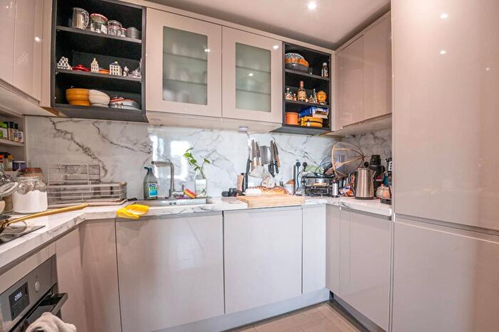 1 Bedroom Flat For Sale In Biggerstaff Road, Stratford, London, E15
