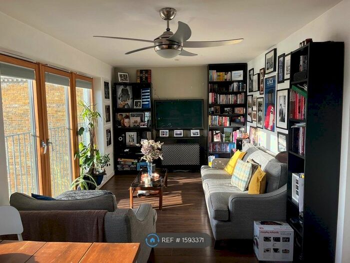 2 Bedroom Flat To Rent In Ermine Mews, London, E2