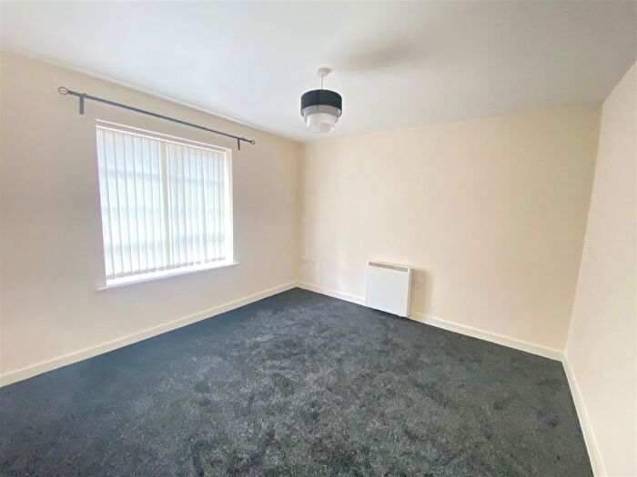 2 Bedroom Flat To Rent In Bell Street, Tipton, DY4