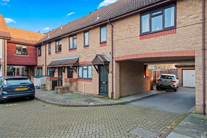 3 Bedroom Terraced House For Sale In Boscombe Road, Worcester Park, KT4