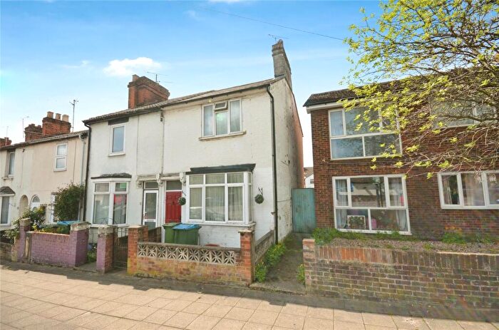 2 Bedroom End Of Terrace House For Sale In Park Street, Aylesbury, Buckinghamshire, HP20