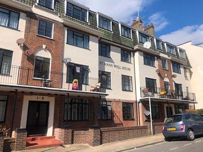 2 Bedroom Flat To Rent In St Anns Well House, Farm Road, Hove, - £pcm, BN3