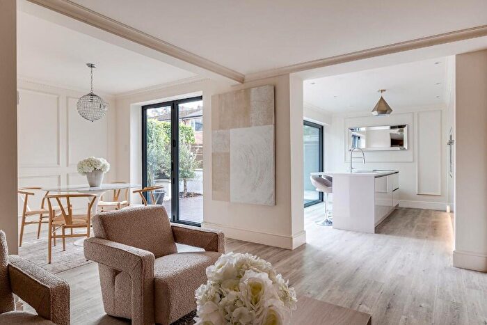 2 Bedroom Apartment For Sale In Grey Friars, Chester, CH1