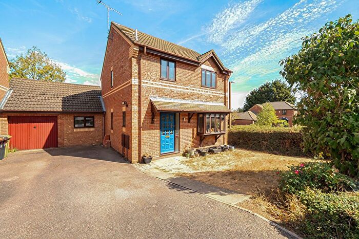 3 Bedroom Detached House For Sale In Sweetlands Corner, Kents Hill, Milton Keynes, MK7