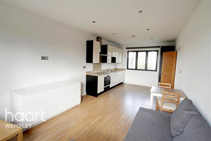 1 Bedroom Flat To Rent In Neasden Lane, NW10