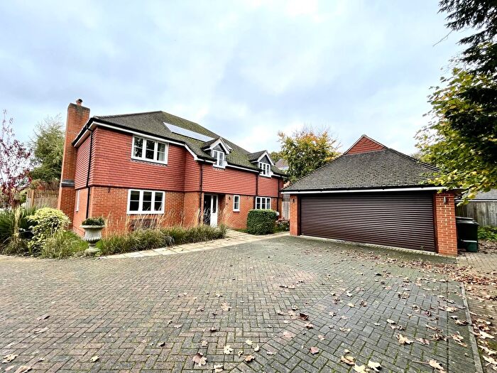 5 Bedroom Detached House To Rent In Barnby Close, Ashtead, KT21