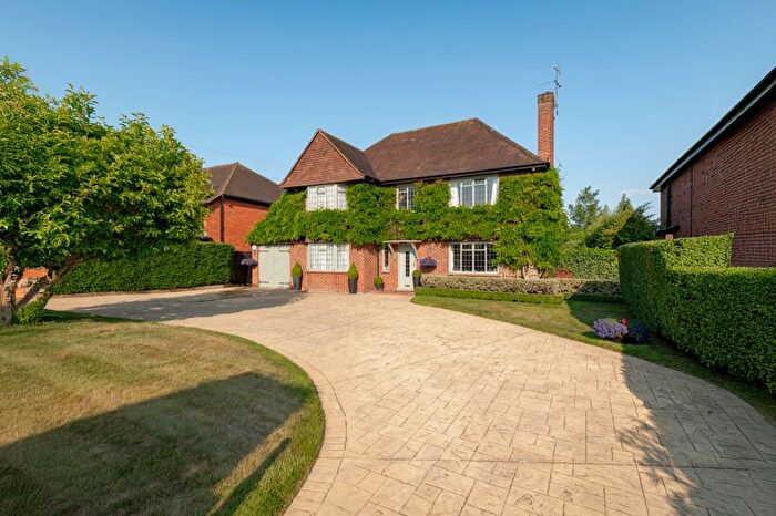 4 Bedroom Detached House For Sale In Green Lane, Burnham, Buckinghamshire, SL1