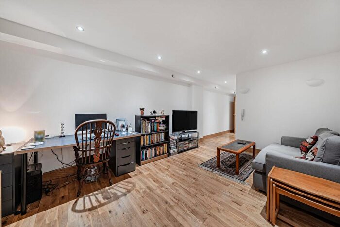 1 Bedroom Flat For Sale In Scarbrook Road, Stoneham House, CR0