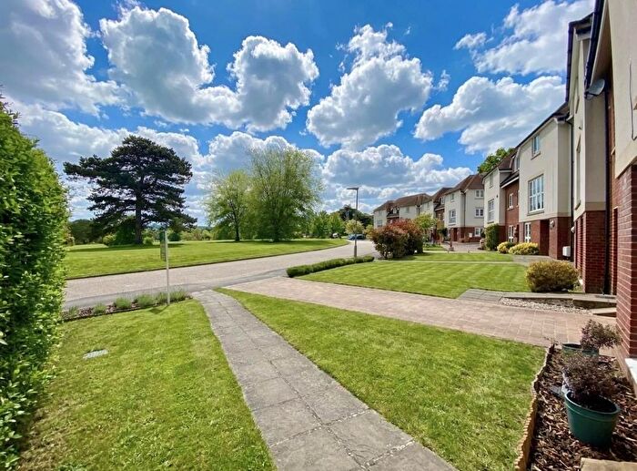 4 Bedroom End Of Terrace House For Sale In Oak Tree Drive, Guildford, GU1