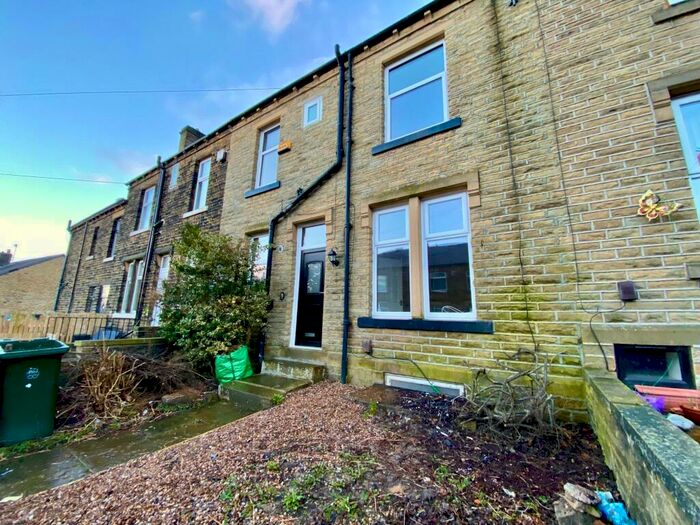 4 Bedroom House To Rent In Adelphi Road, Huddersfield, HD3