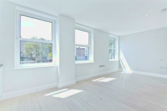 Apartment To Rent In Holloway Road, Holloway, London, N7