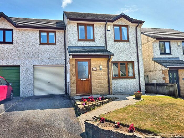 4 Bedroom Semi-Detached House For Sale In Gwarth An Drae, Helston, TR13