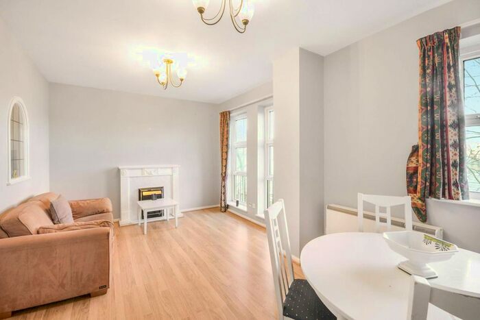 2 Bedroom Flat To Rent In Grange Road, Bermondsey, London, SE1