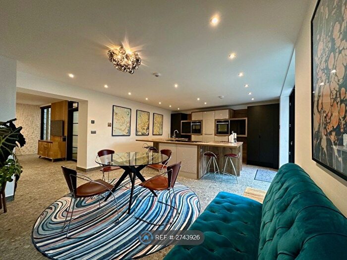 3 Bedroom Flat To Rent In Inclusive Of All Utilities, London, SE10