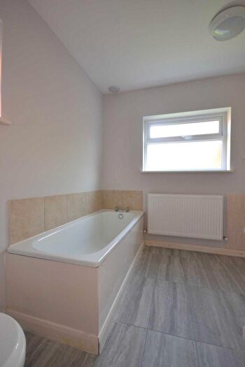 4 Bedroom Terraced House To Rent In Pitcroft Avenue, University Area, RG6