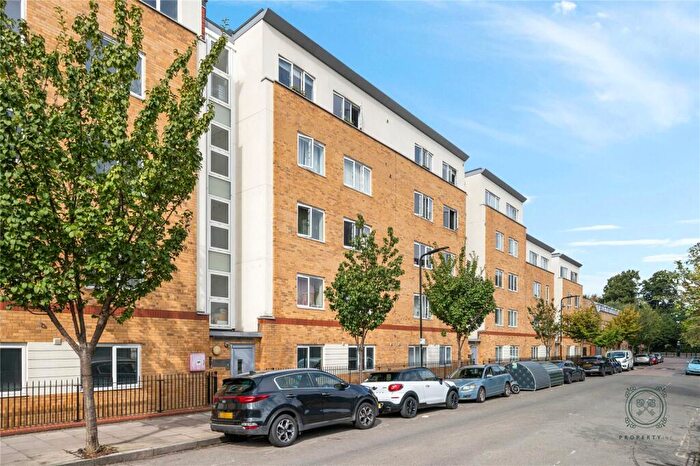 2 Bedroom Apartment To Rent In Enfield Road, Islington, London, N1
