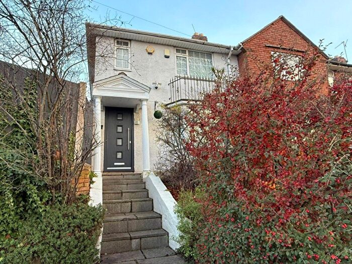 3 Bedroom End Terrace House For Sale In Middlemore Road, Northfield, Birmingham, West Midlands, B31