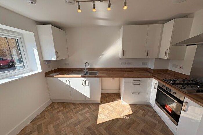 3 Bedroom Semi-Detached House To Rent In Cart Close, Chesterfield, S45