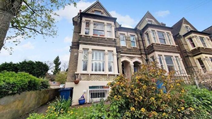 1 Bedroom Flat To Rent In Priory Avenue, High Wycombe, HP13