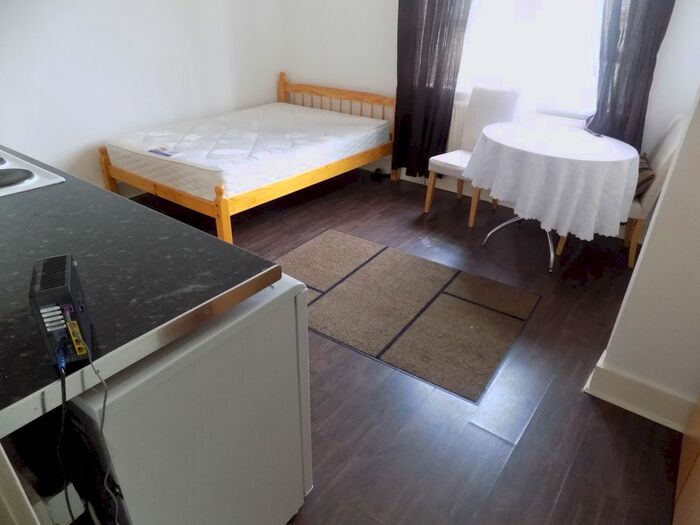 Studio To Rent In Carleton Road, Islington, N7