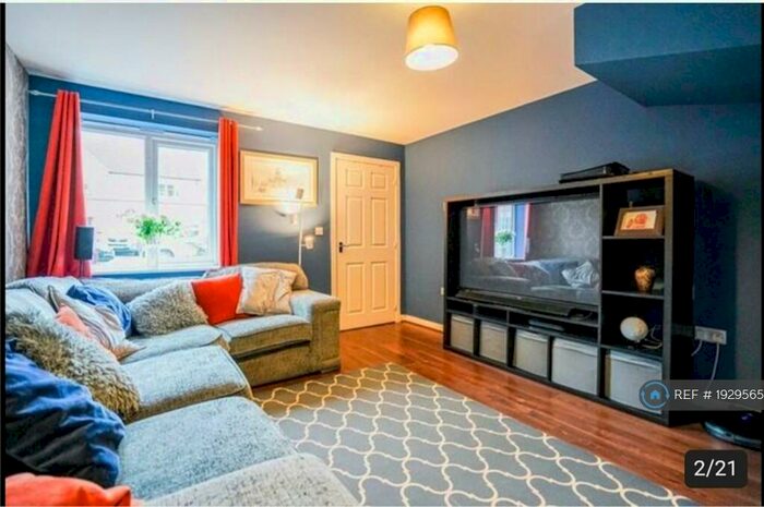 3 Bedroom Semi-Detached House To Rent In Seven Hill Way, Leeds, LS27