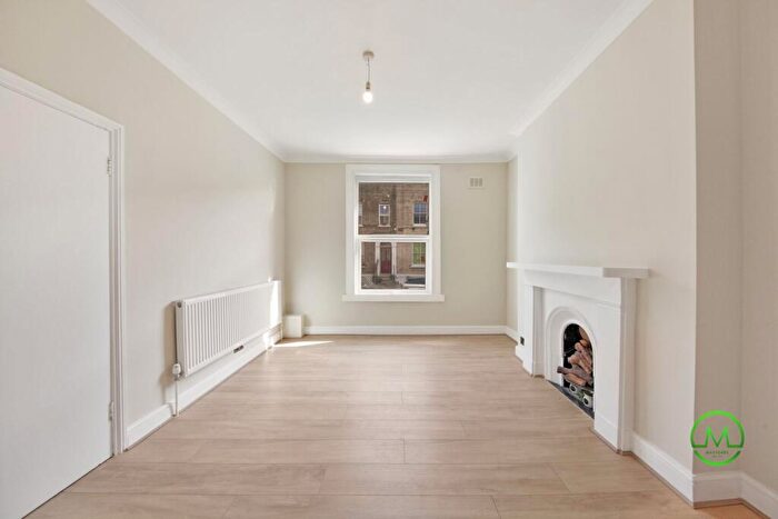 2 Bedroom Flat For Sale In Top Floor, Fielding Street, SE17