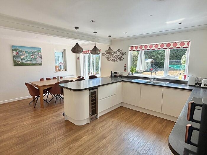 3 Bedroom Detached House For Sale In Roman Road, Broadstone, BH18 - Photo 7