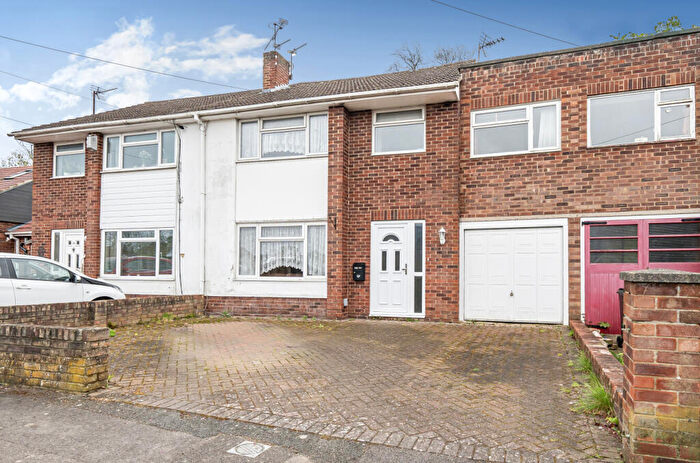 3 Bedroom Terraced House For Sale In Winton Road, Reading, Berkshire, RG2