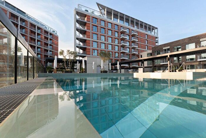 1 Bedroom Flat To Rent In Bloom West, Nine Elms Ln, Nine Elms, London, SW11