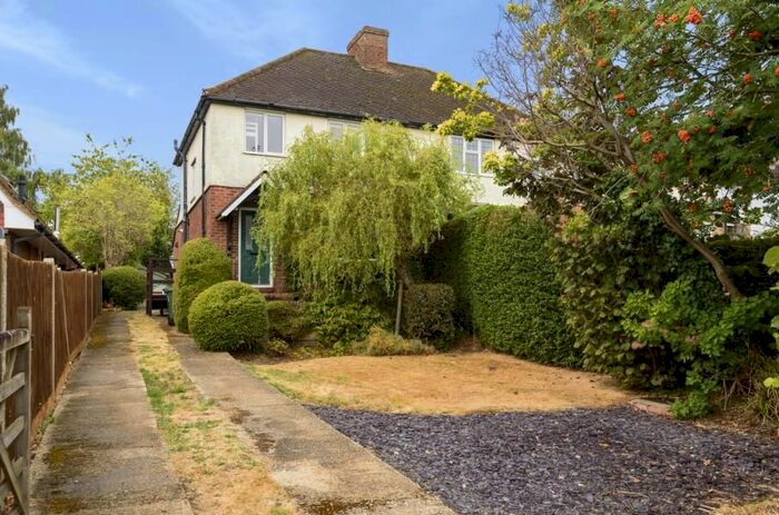 3 Bedroom Property To Rent In Farm Road, Chorleywood, Rickmansworth, WD3